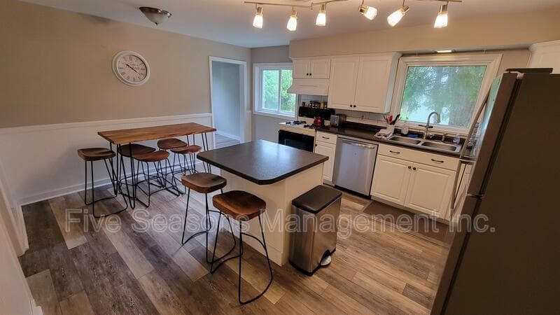 Burlington Condo: 80 Chase Street