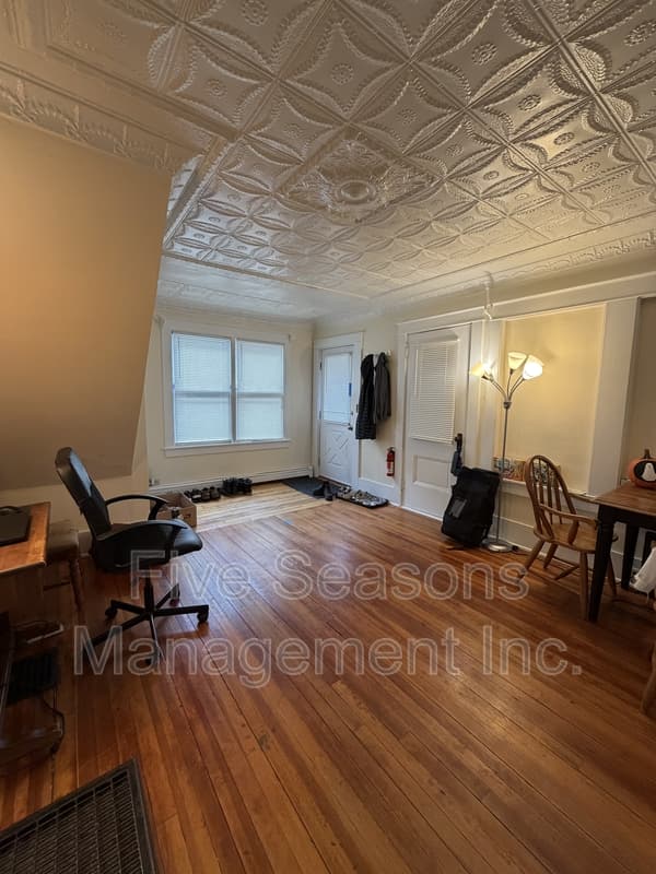 Burlington Condo: 465-467 Colchester Avenue - 1
