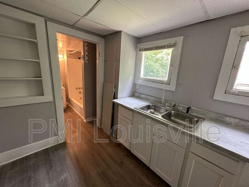 Louisville House: 3605 Larkwood Ave