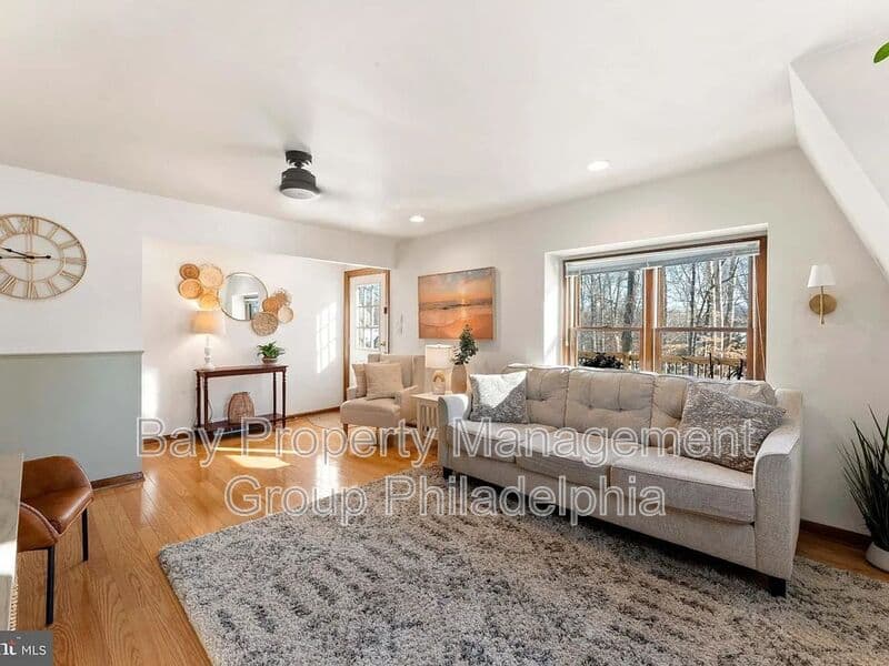 New Hope House: 1596 River Rd