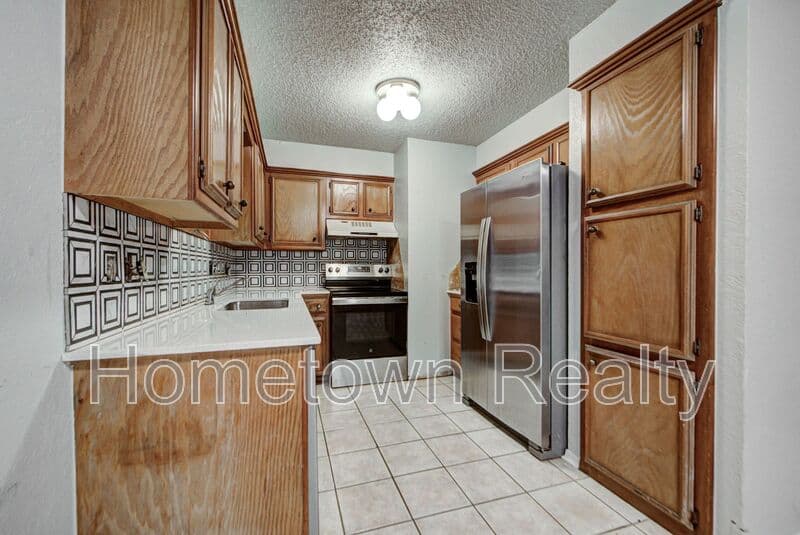 Norman Condo: 1713 Hillcrest Drive