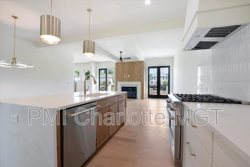 Charlotte House: 428 Dover Ave