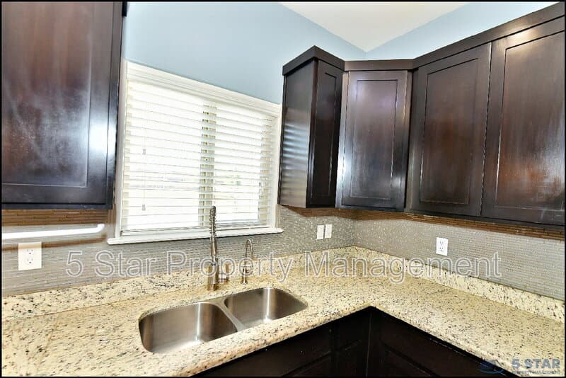 El Paso House: 14972 Louis Baudoin !!