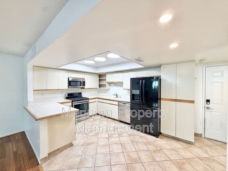 Hemet House: 25524 Sharp Dr