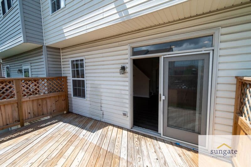 Rosedale Townhome: 11 Hallsdale Ct