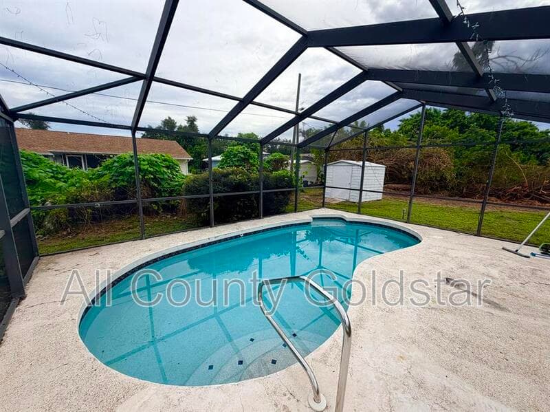 Port Charlotte House: 1150 Le Mars Ave