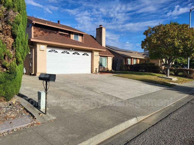 Vallejo House: 125 Serpentine Drive