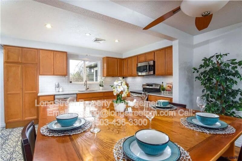 Corvallis House: 3610 SW Oetjen Ave