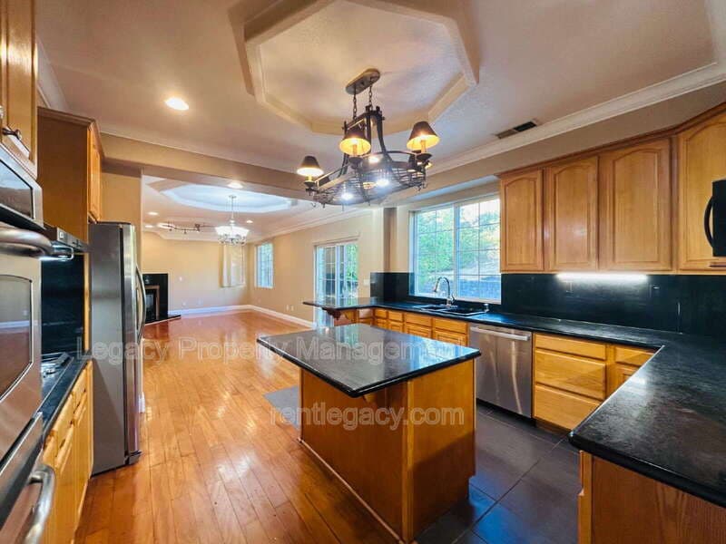 Fairfield House: 2136 Fieldcrest Ave
