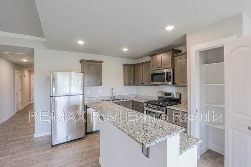 Centerton Condo: 480 Rama St