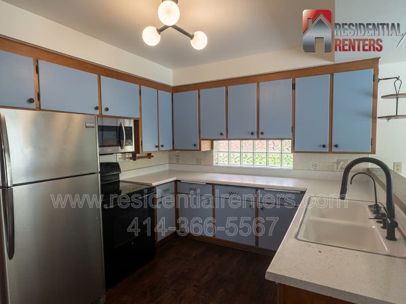Bay View House: 2913 E Rhode Island Avenue