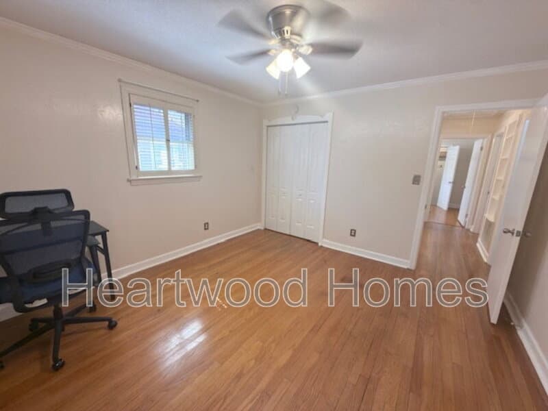 Columbia House: 1213 Deerwood Street