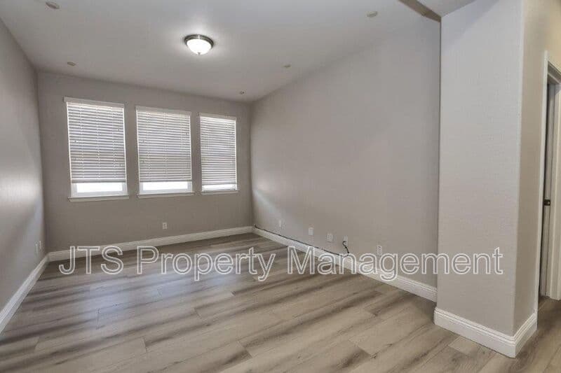 Sacramento House: 5424 Washoe Street