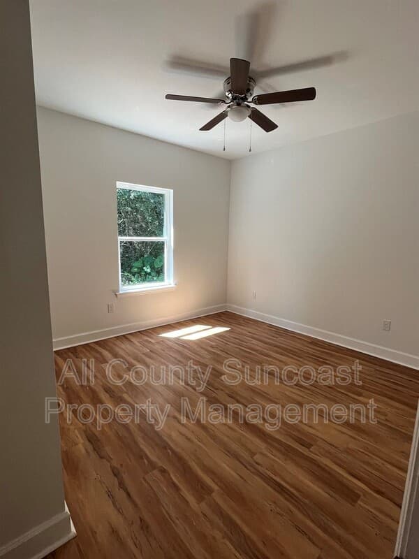 Monticello House: 325 Melrose Dr