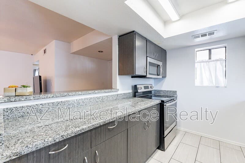 Tempe House: 850 S. River Dr.