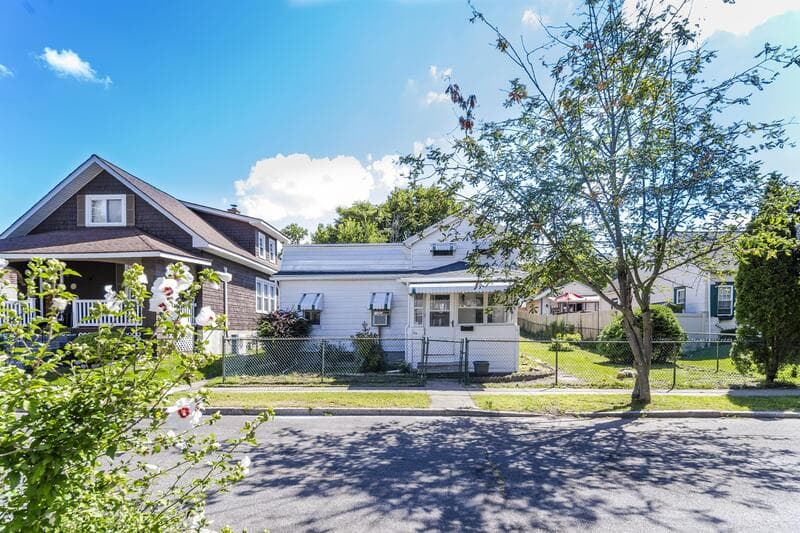Troy House: 874 6th Avenue