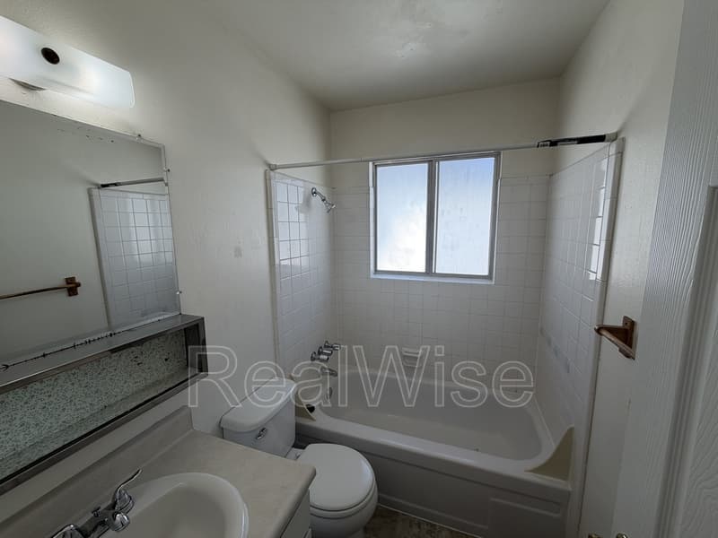 Grants Pass House: 1120 SW 5th St