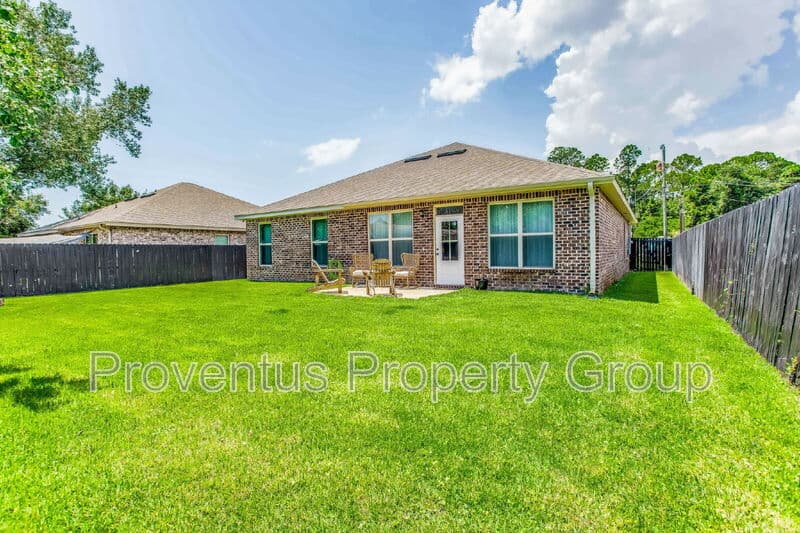 Mary Esther House: 215 Green Dr