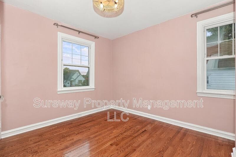 Ardmore House: 2515 Belmont Ave