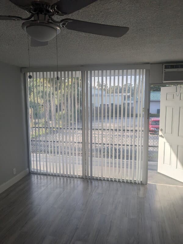 Holly Hill Condo: 1202 Ridgewood Ave