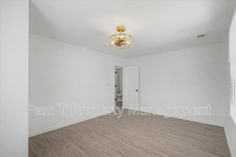 Savannah House: 201 - A W 37th St