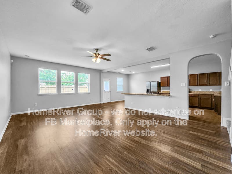 Houston House: 10311 Urban Oak Trl
