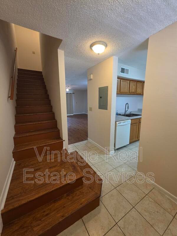 Tampa House: 5202 Sunridge Palms Dr
