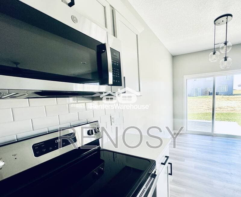 Des Moines Townhome: 7000 Lake Hill Drive