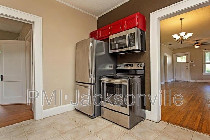 Jacksonville House: 1211 Hollywood Ave