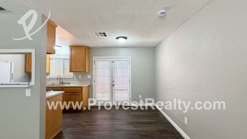 Hesperia House: 16397 Spruce St