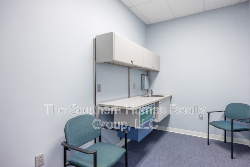 Etowah House: 305 Grady Road - 1
