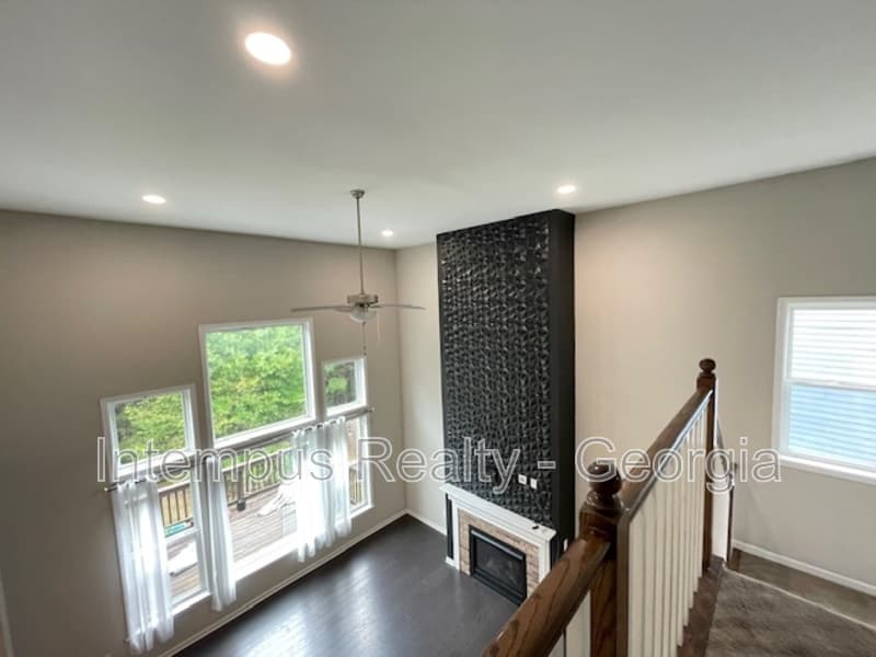 Powder Springs House: 3816 Thackary Dr