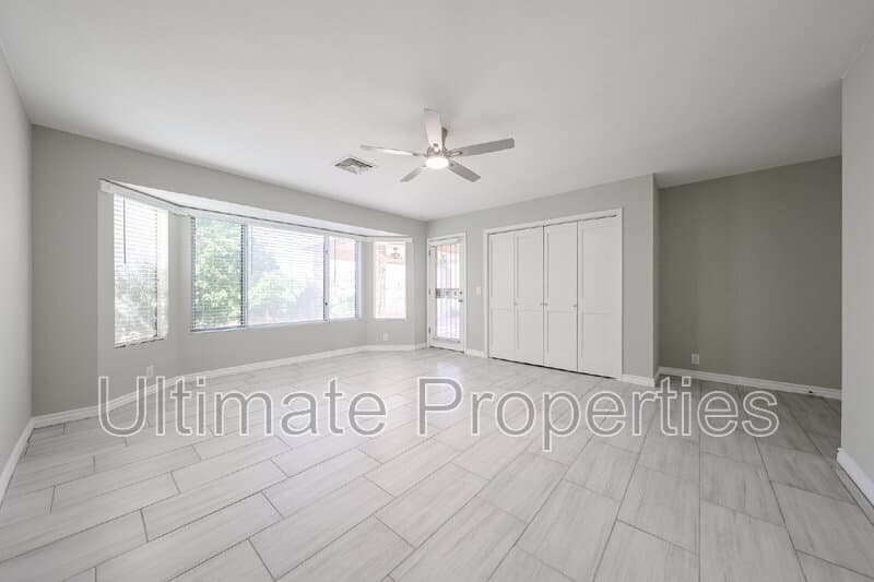 Peoria House: 8738 W Rockwood Dr