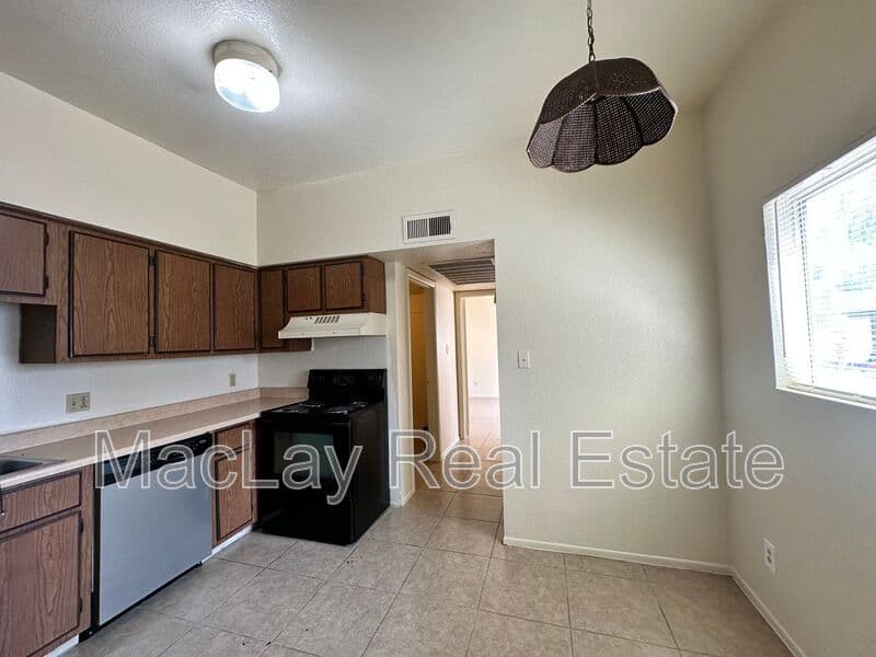 Phoenix House: 2801 E Monte Cristo Ave