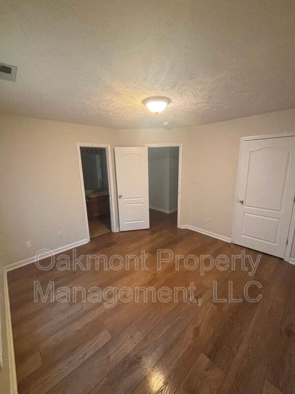 Fayetteville House: 1085-1 Rulnick Street