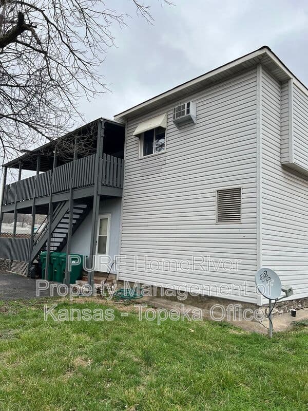 Kansas City House: 2440 S Mill St