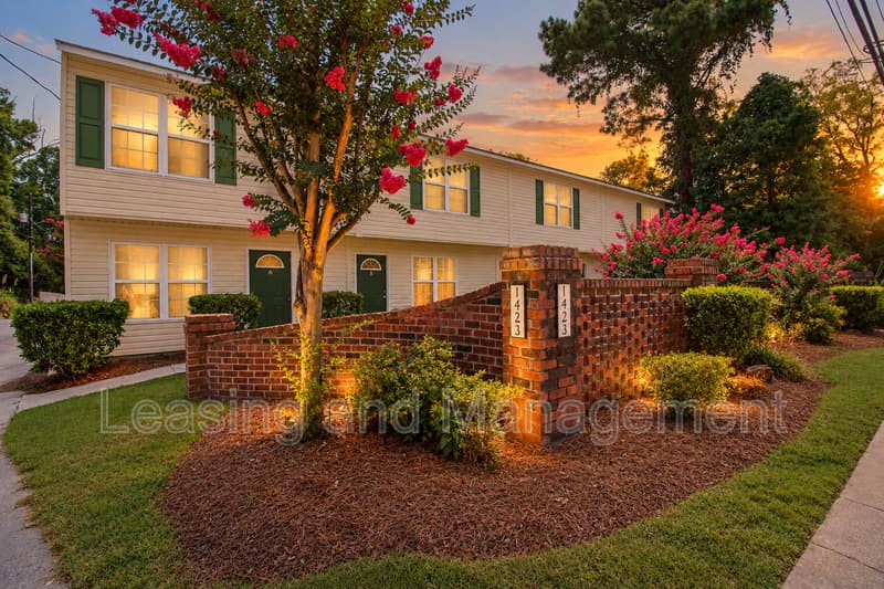 Charleston Townhome: 1423 Ashley River Road