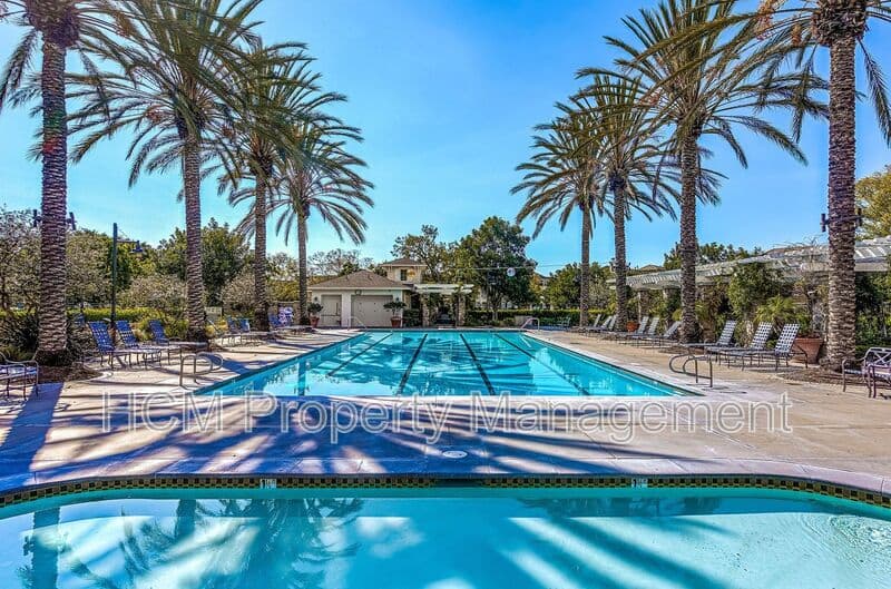 Irvine House: 315 Silk Tree Street