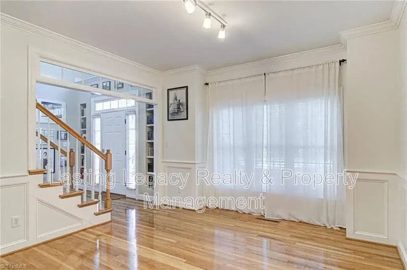 Winston Salem House: 475 Ashbry Run Dr