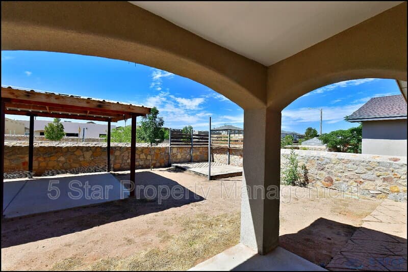 El Paso House: 14972 Louis Baudoin !!