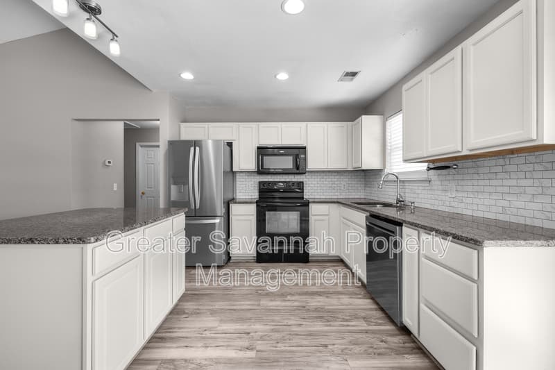 Guyton House: 109 Willow Drive