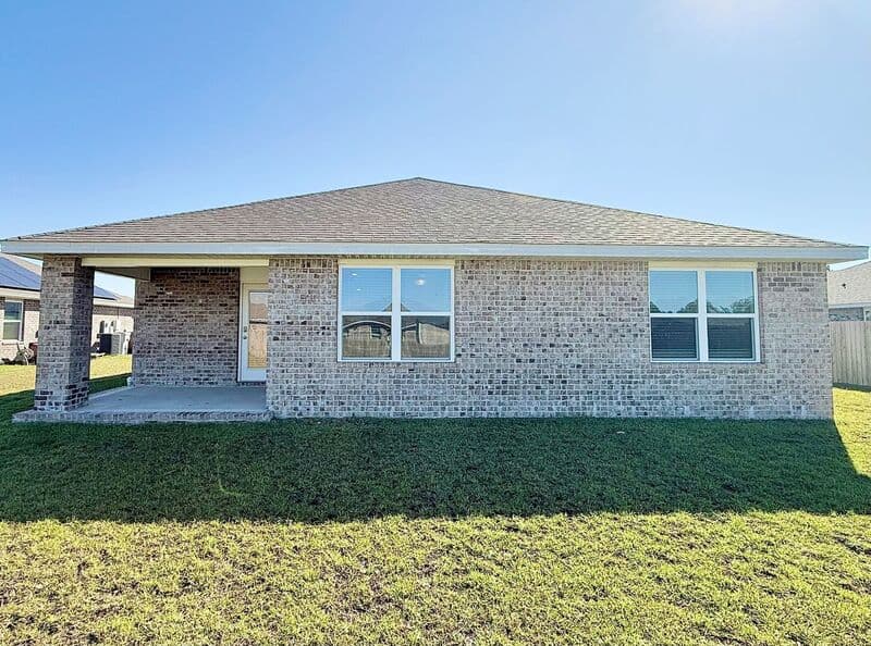 Milton House: 5487 Silverbell Dr