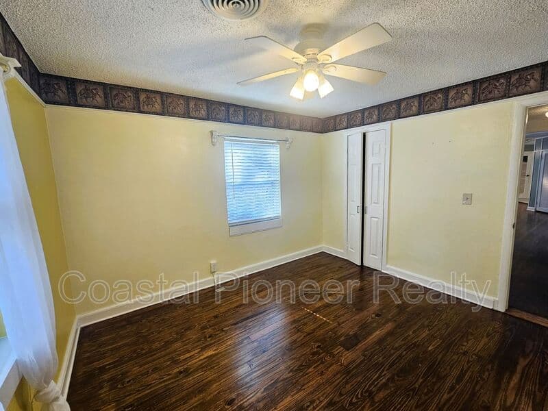 Tampa House: 7301 N 13th St