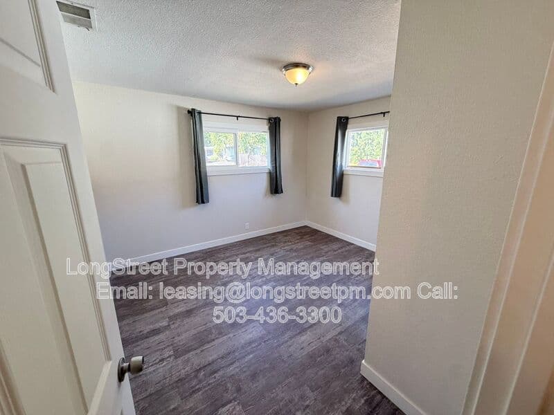 Salem House: 758 Browning Ave S