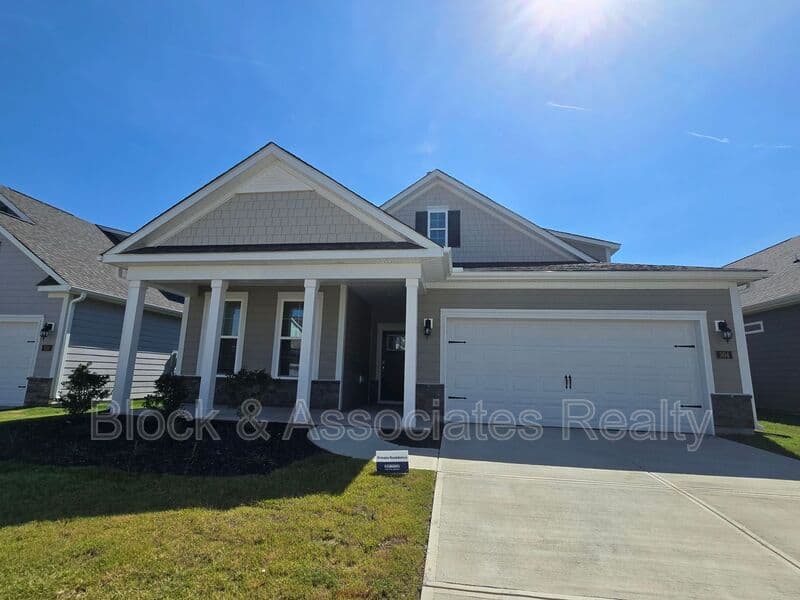 Jamestown House: 304 Sefton Drive