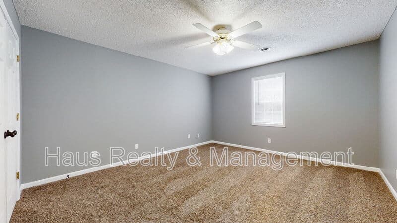 Clarksville House: 3248 North Senseney Circle