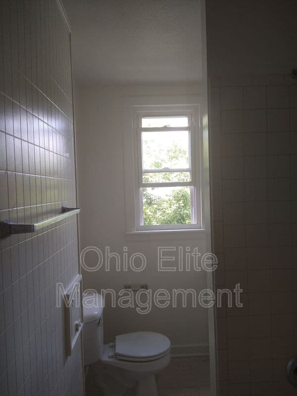 Columbus House: 206 N Harris Ave