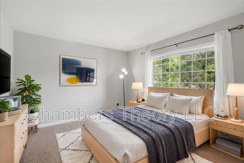 Woodbridge Condo: 1521 Colonial Dr