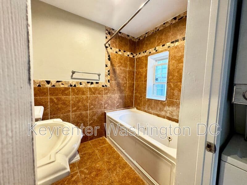 Washington Condo: 3805 W St, SE