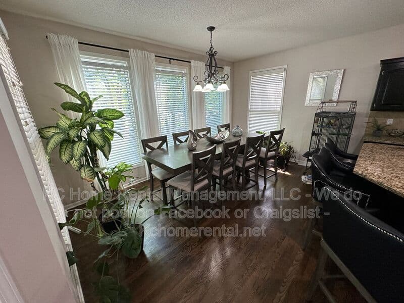 Overland Park House: 11429 W 142nd Ter